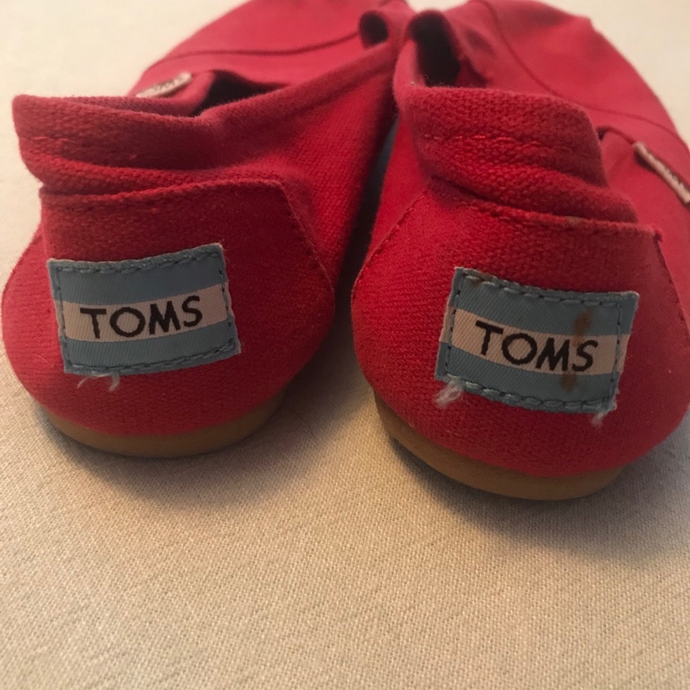 Red TOMS - Picture 4 of 5